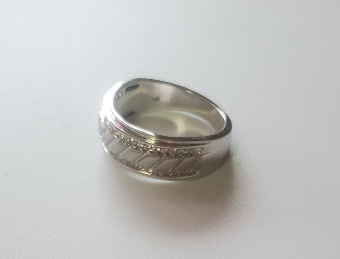 Gent's White Gold Diamond Band