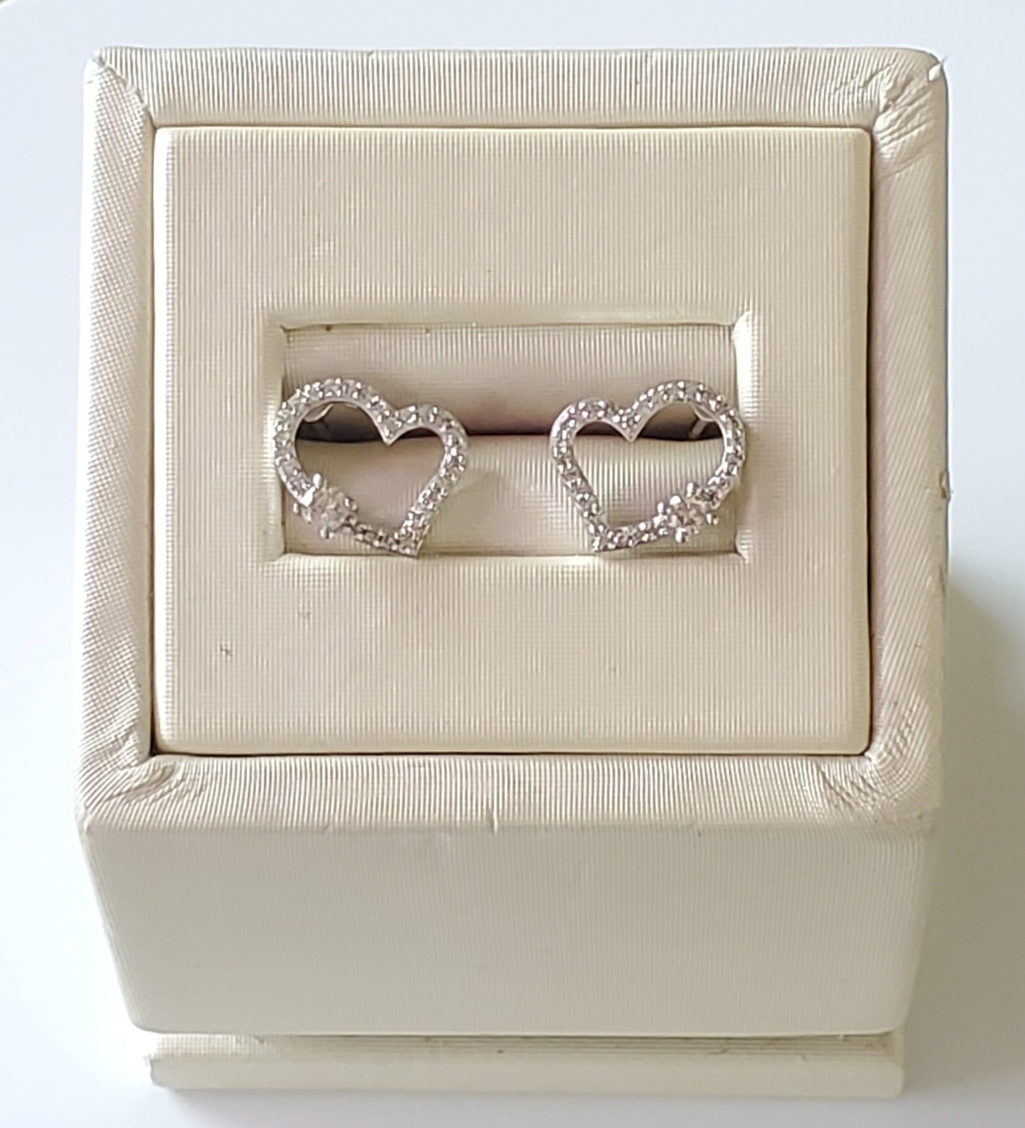 10K White Gold Heart Shaped Diamond Earrings