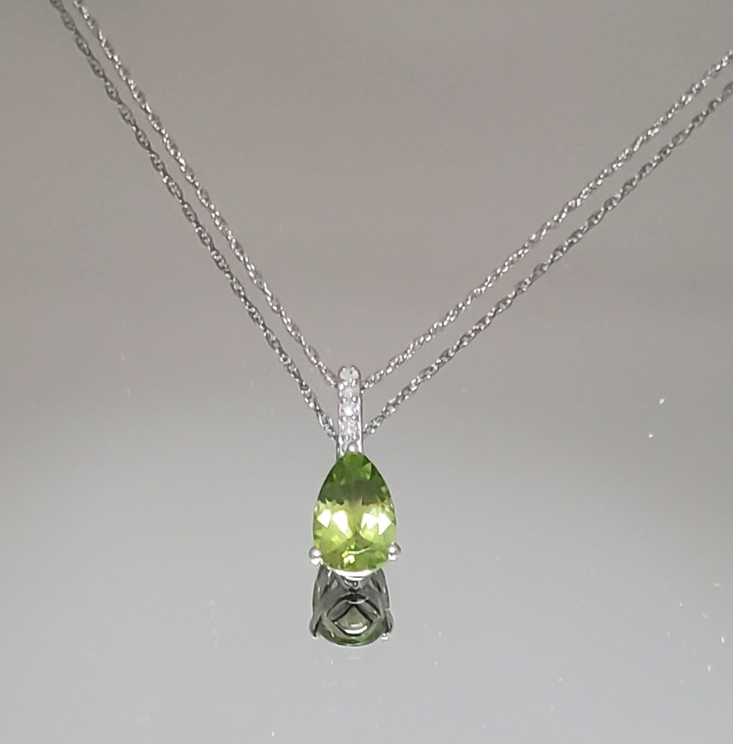 14k White Gold Teardrop Peridot Pendant