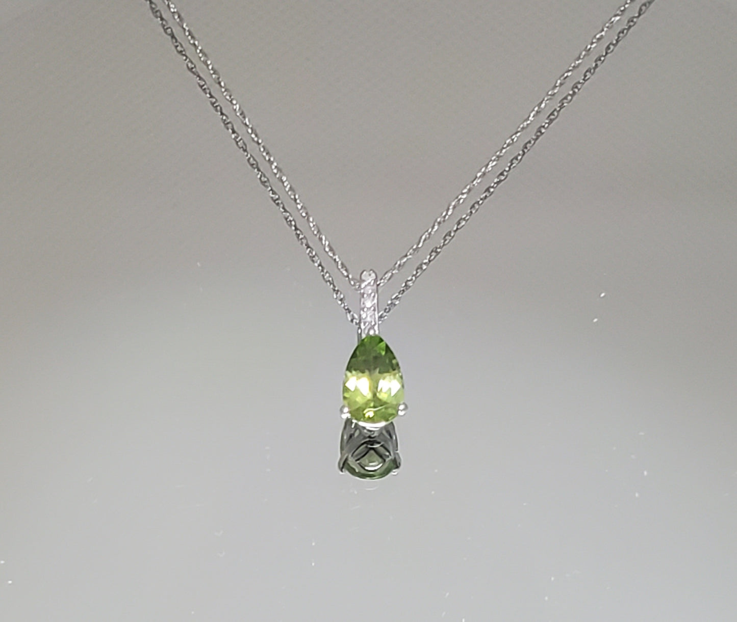 14k White Gold Teardrop Peridot Pendant