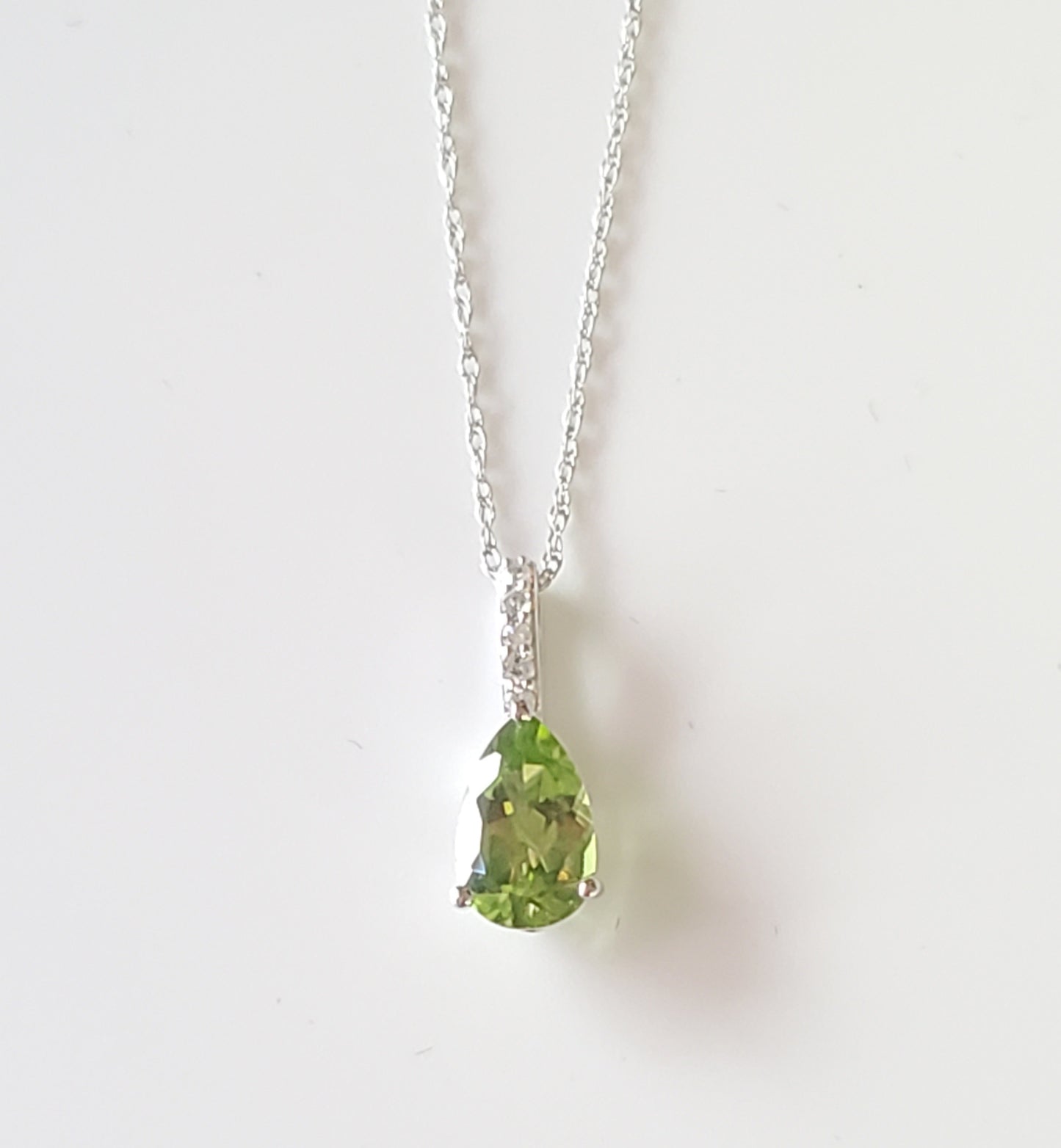 14k White Gold Teardrop Peridot Pendant