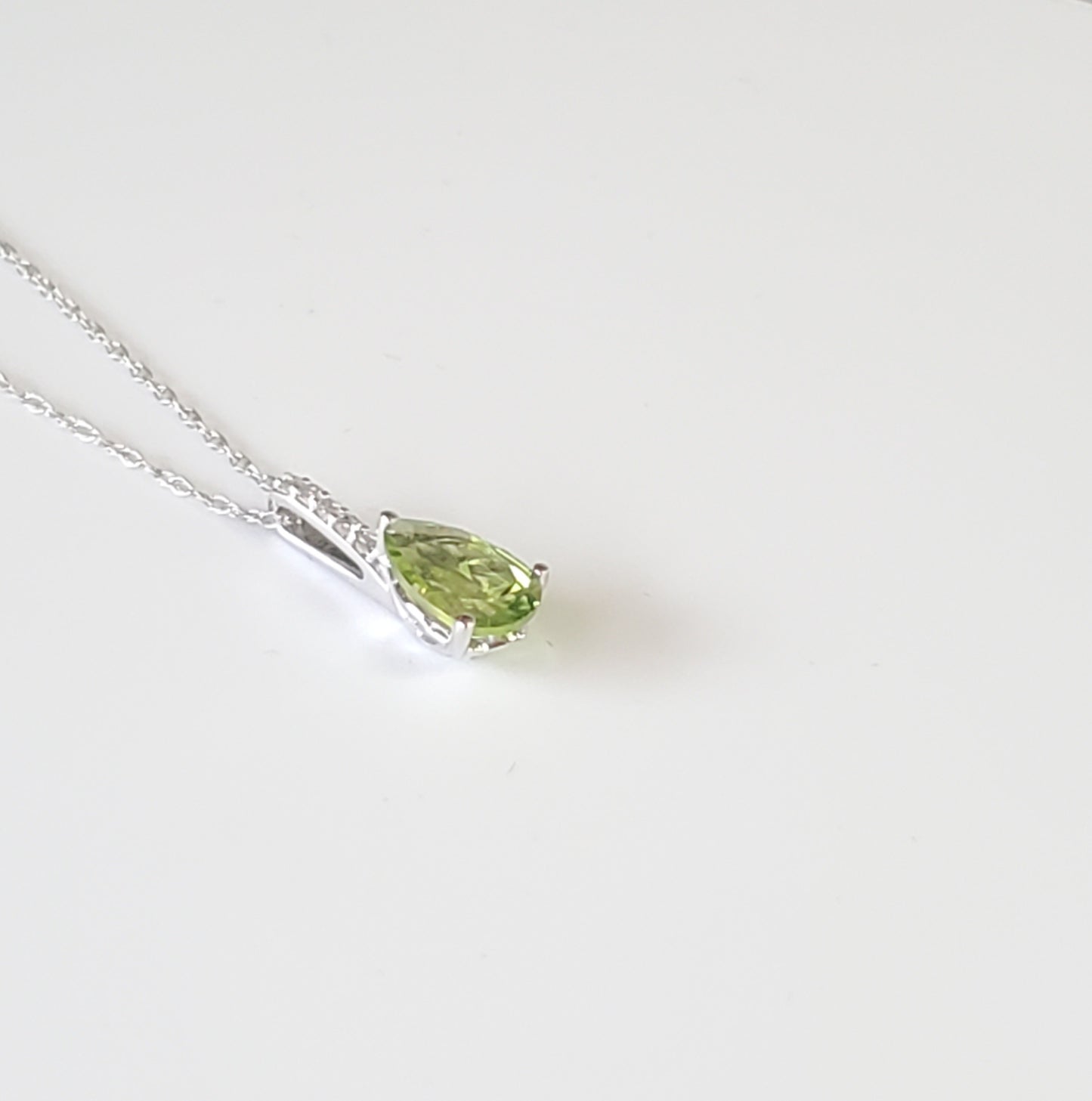 14k White Gold Teardrop Peridot Pendant