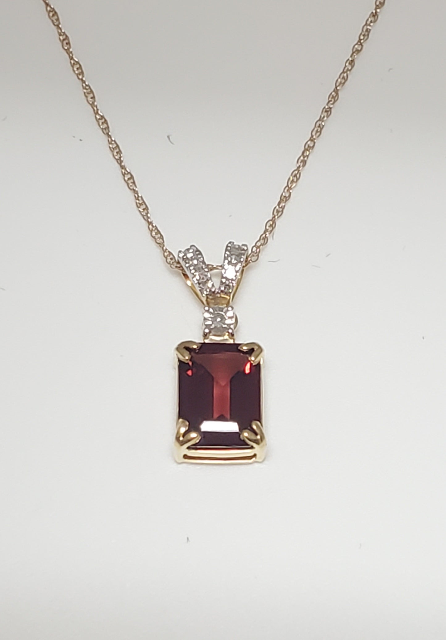 10k Yellow Gold Garnet Pendant